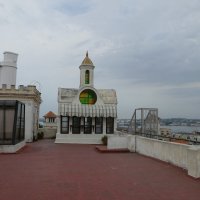 Башня Леонардо Да Винчи (там находится камера-обскура). На крыше отеля Los Frailes (Гавана) :: Юрий Поляков