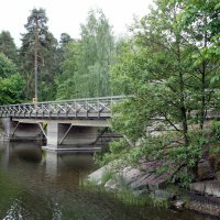 В парке несколько живописных деревянных мостиков. Это самый большой из них :: Елена Павлова (Смолова)