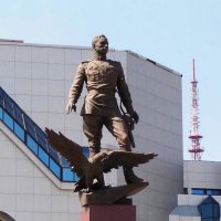 Памятник легендарному воздушному асу :: Михаил Андреев