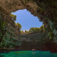 Пещерное озеро Мелиссани.Остров Кефалония.Греция. :: юрий макаров