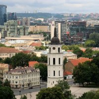 панорама Вильнюса  с колокольни  костела Святого Иоанна Крестителя :: vasya-starik Старик