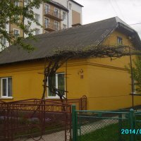 Жилой   дом  в  Ивано - Франковске :: Андрей  Васильевич Коляскин