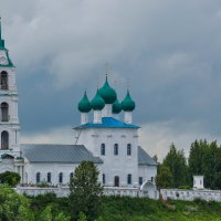 Церковь на берегу Волги :: Сергей Тагиров