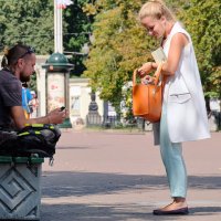 Городские зарисовки. Современники и современницы. :: Геннадий Александрович