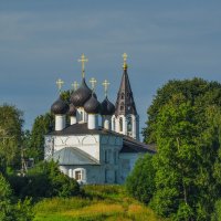 Церковь на берегу Волги. :: Сергей Тагиров