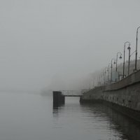 Река, набережная и туман. :: Владимир Гилясев