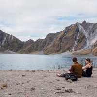 отдых на берегу кратерного озера :: Надежда Шемякина