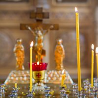 В церкви восковые свечи :: Анатолий Тимофеев