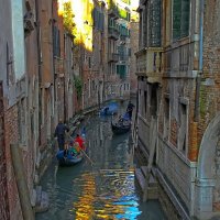 Каналы Венеции, гондолы, блики на воде :: Евгений Васин