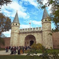 Главные ворота султанского дворца Топкапы в Стамбуле :: Ирина Лепнёва