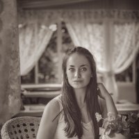 Портрет девушки в кафе :: Евгений Никифоров