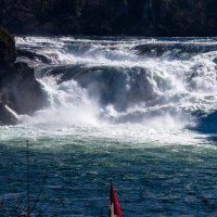 Рейнский водопад в Шаффхаузене, Швейцария крупным планом :: Witalij Loewin