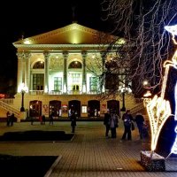 Театральная аллея в Севастополе :: Виктория Калицева