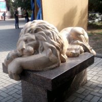 Скульптура на приморской площади :: Svetlana Lyaxovich