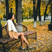 Девушка и осень :: Анастасия Гурьянова