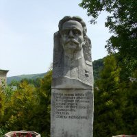 Памятник   Семёну  Рудневу   в   Яремче :: Андрей  Васильевич Коляскин