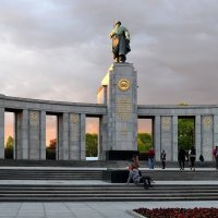 Мемориал советским воинам, погибшим при штурме Берлина (1945 г.) :: Valentina M. 