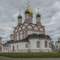 Троицкий собор, Собор прп. Сергия Радонежского,надвратная церковь прпп. Киррила и Марии. :: Михаил "Skipper"