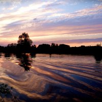 Закат на небе и в реке.. :: Антонина Гугаева