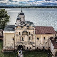 Водяные врата с надвратной церковью Преображения Господня :: Valeriy Piterskiy