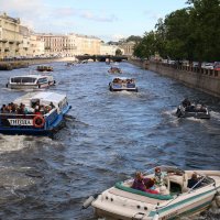 Пробки на воде :: Дарина 