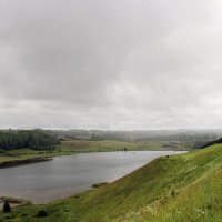 Дождь над Городищенским озером. :: Нина Бурченкова.