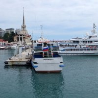 Сочинский порт пестрит разнообразными плавсредствами :: Татьяна Смоляниченко