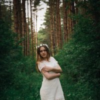 Девушка в лесу :: Юлия Куваева