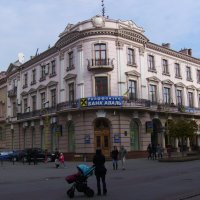 Административное   здание  в   Ивано - Франковске :: Андрей  Васильевич Коляскин