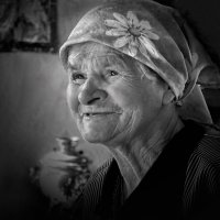 Бабушка Шура из деревни Филисово :: Валерий Талашов