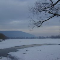 Зимнее   озеро  в   Надворной :: Андрей  Васильевич Коляскин