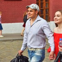 В красном с улыбкой на Красную площадь! :: Татьяна Помогалова