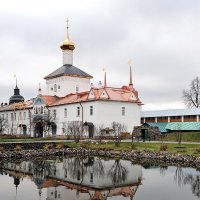 Ноябрьские отражения Толгского монастыря :: Николай Белавин