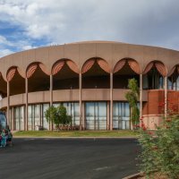 Прибыли в г.Феникс, подъехали к театру "Grady Gammage Memorial Auditorium " :: Юрий Поляков