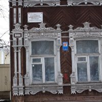Шоколадно-белый дом, окна :: Ekaterina Podolina