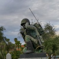 Памятник героям войны индейцам-радистам (г.Феникс, Аризона, США) :: Юрий Поляков