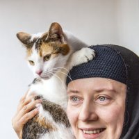 Матушка Иоанна и кот :: Ольга Милованова