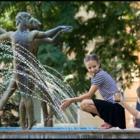 СВОБОДНЫЙ ПОИСК  УЛИЧНЫХ СЮЖЕТОВ. (5 фотографий) :: Юрий ГУКОВЪ