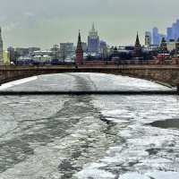 Москва река! Лёд тронулся! :: Татьяна Помогалова