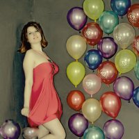 Мари словно маленькая очень любит воздушные шары) :: Ксения Забара