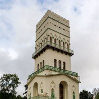Белая башня в Александровском парке :: Надежда Лаптева