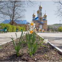 Весна у Храма :: Евгений Воропинов