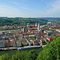 Баварский город Пассау стоит на самой границе с Австрией на трех реках: Дунае, Ильце, Инне... :: Galina Dzubina