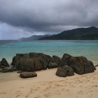 Лазурный берег острова Маэ :: Евгений Печенин