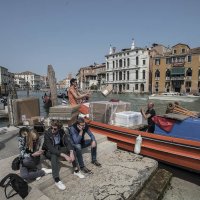 Scarico lancia sul canal Grande a Venezia. :: Игорь Олегович Кравченко