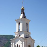Отдельно стоящее здание колокольни храмового комплекса подворья Косьмо-Дамиановского монастыря :: Валерий Новиков