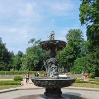 Поющий фонтан в Королевском саду :: Елена Гуляева (mashagulena)