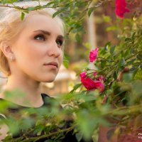 Девушка и роза :: Екатерина Санаткина