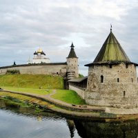 Плоская башня Псковского Кремля :: Leonid Tabakov