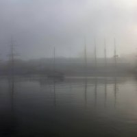 Утро. Туман в гавани. :: Геннадий Мельников